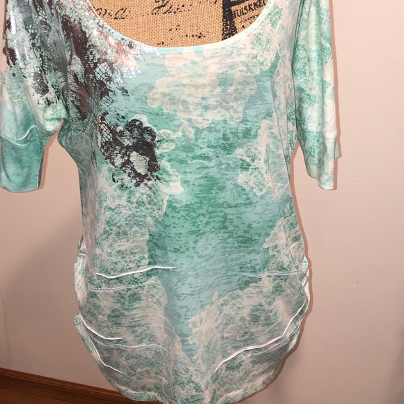 🍃 Pretty Maurice’s Top 🍃 - Picture 1 of 7